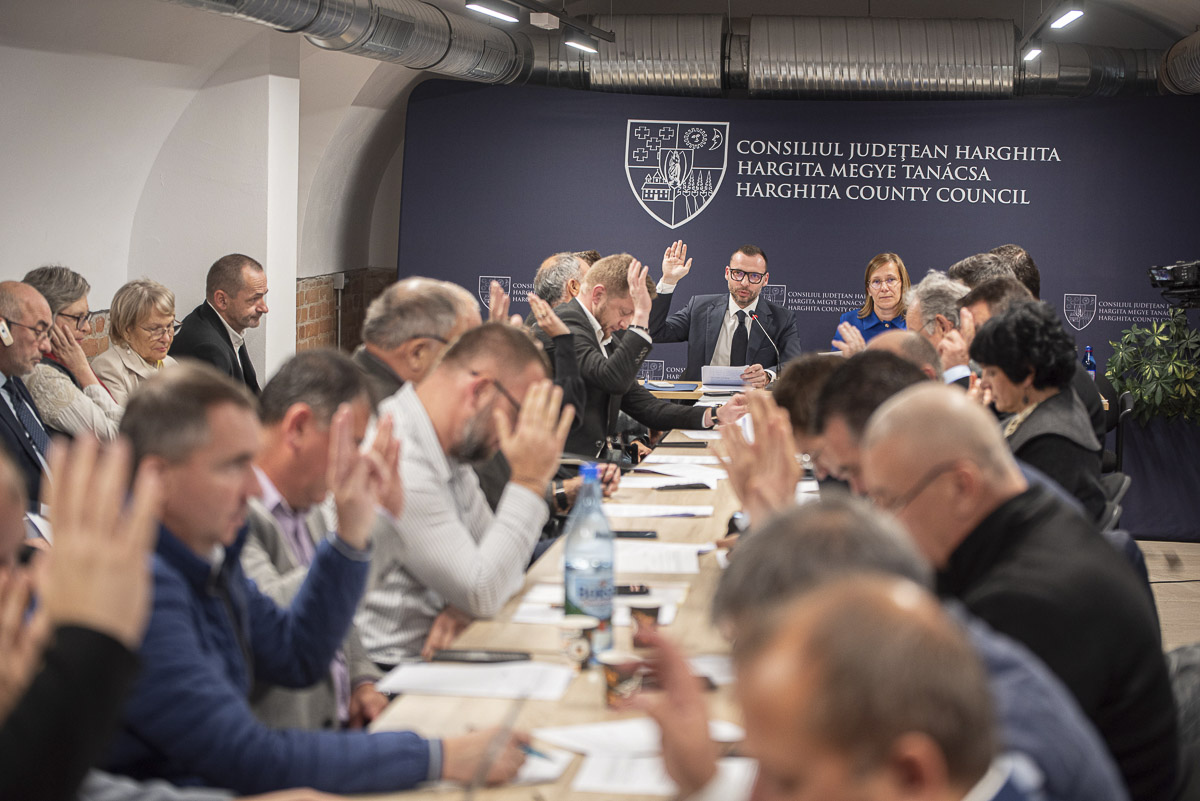 Kulcsátadó a havi megyei testületi ülésen Kulcsátadó a havi megyei testületi ülésen